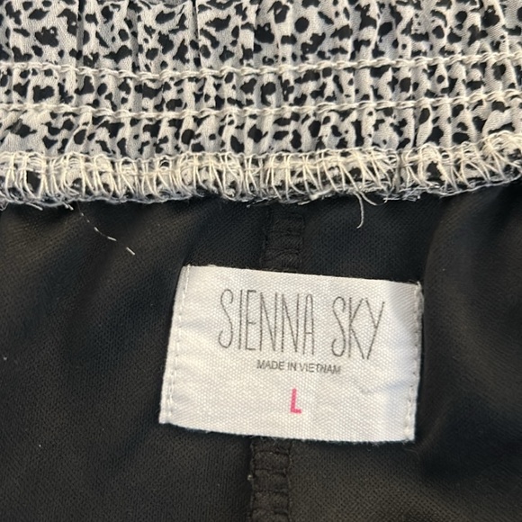 Sienna Sky Black & White 90's Y2K Layered Ruffle Summer Mini Skirt Size Large - Picture 6 of 7
